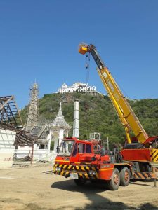 รถเครนย่านตาขาว