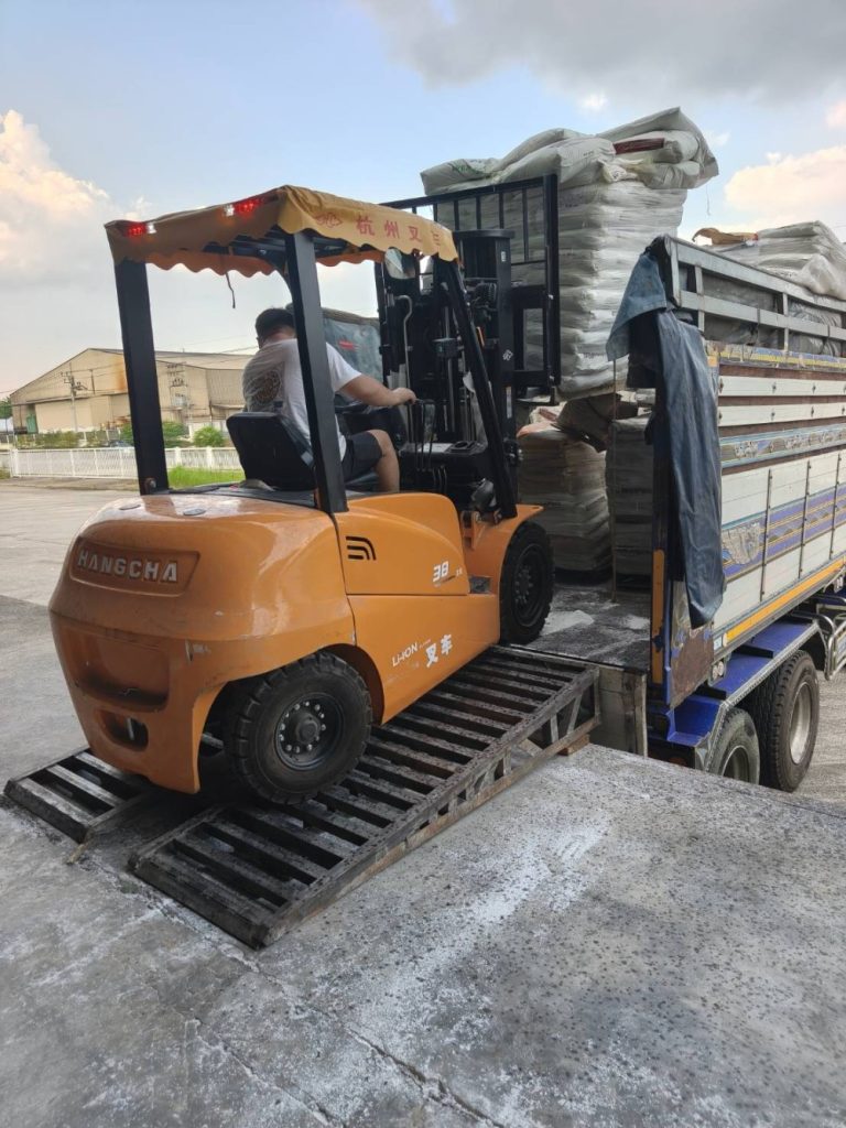 รถโฟล์คลิฟท์ตรัง